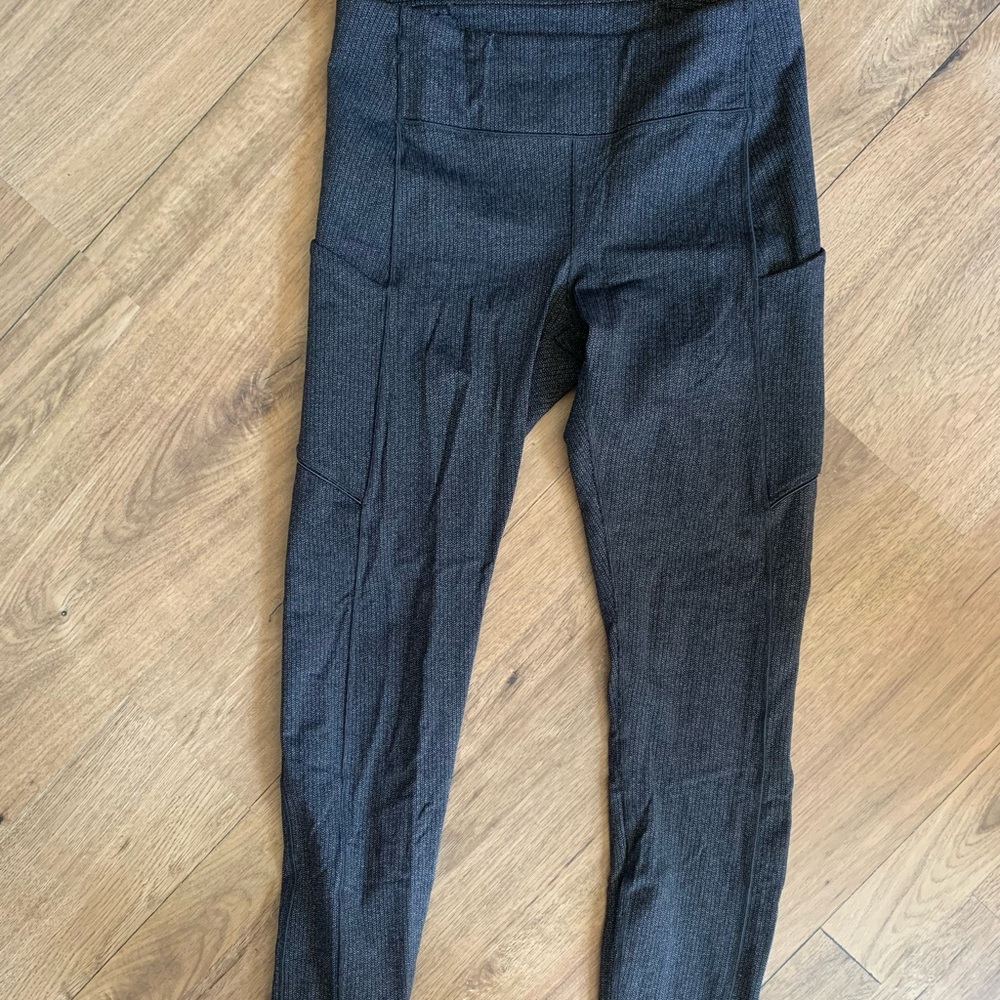 Lululemon textured tight with pockets